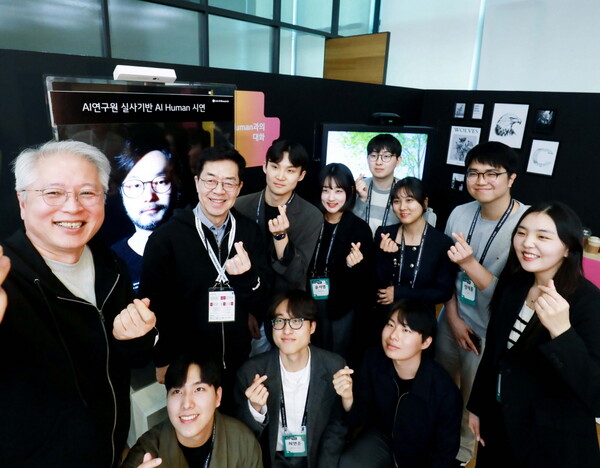 권봉석 ㈜LG 부회장(왼쪽에서 첫번째)의 'LG 테크 컨퍼런스 2024' 참석 모습. 사진=LG그룹 제공